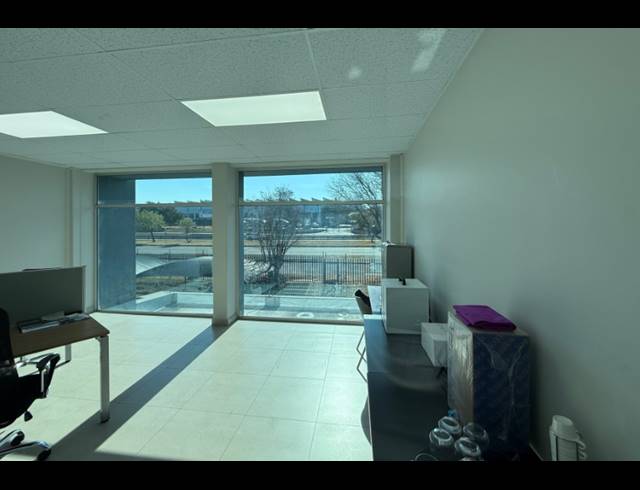 250M² OFFICE TO LET IN TULISA PARK